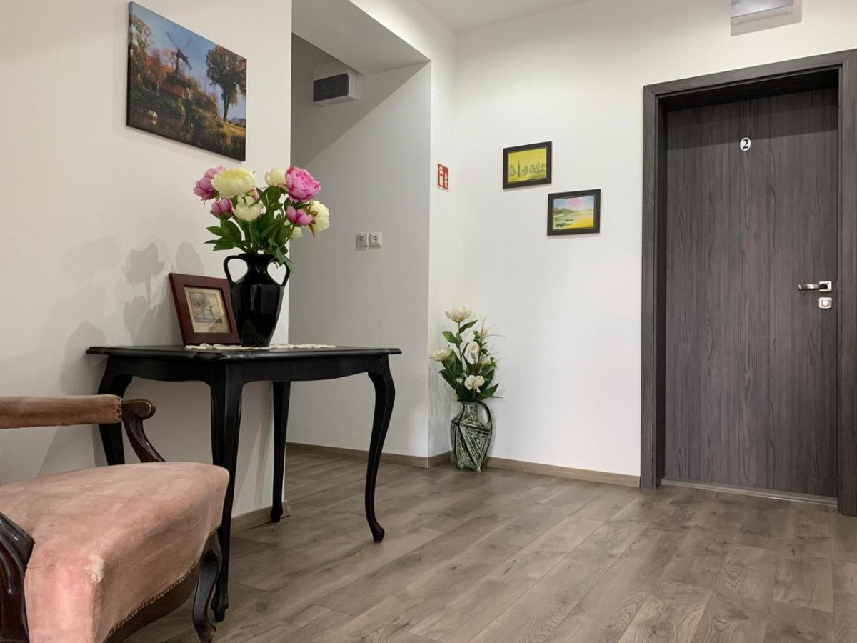 Monostor Panzio Bed & Breakfast โคมารม ภายนอก รูปภาพ