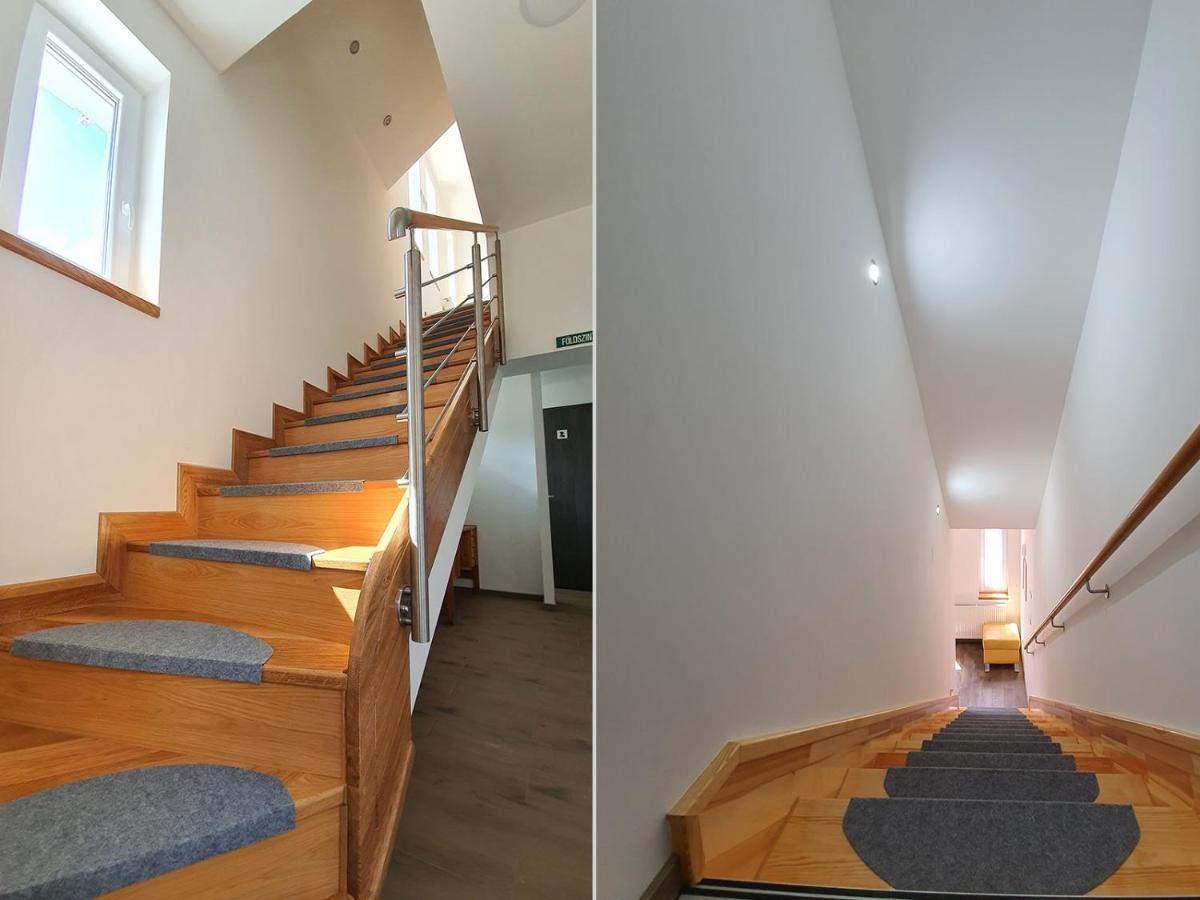 Monostor Panzio Bed & Breakfast โคมารม ภายนอก รูปภาพ